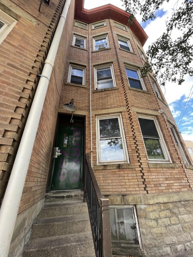 Building Photo - 737 Burns St