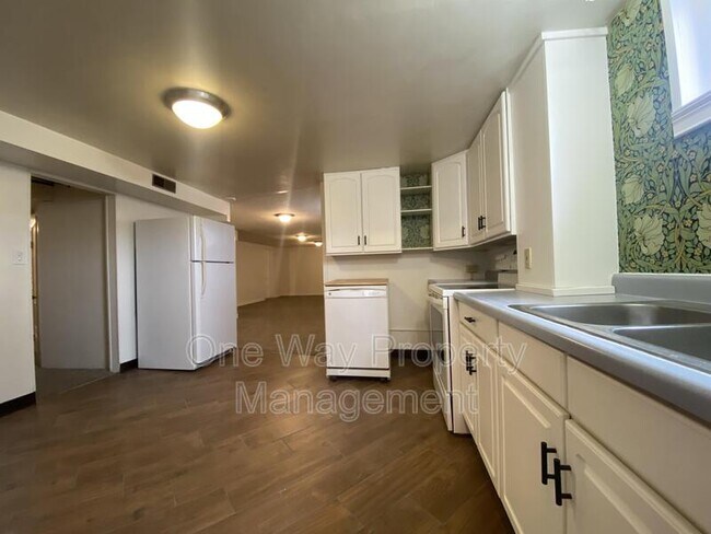 Building Photo - 1700 13th Ave