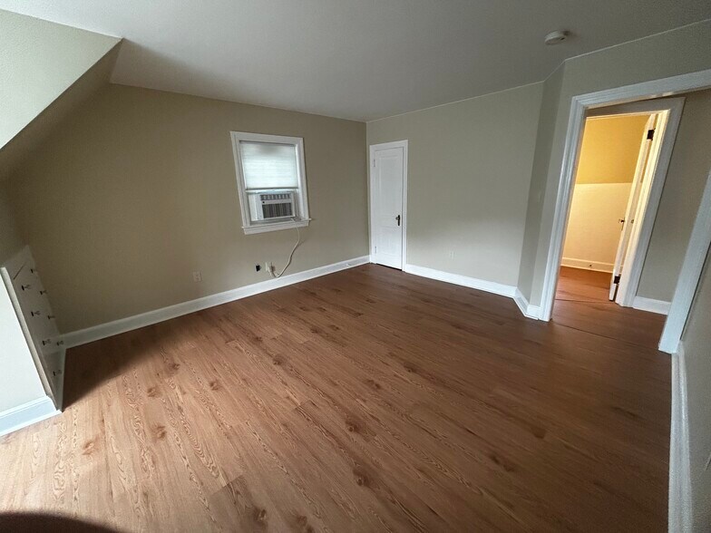 Living room - 806 Broadway