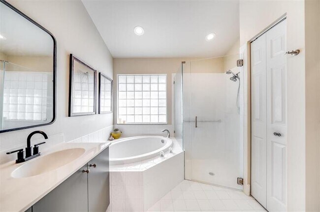 Building Photo - 7638 Charing Cross Ln