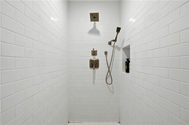 Building Photo - 14805 Dutchmans Dr