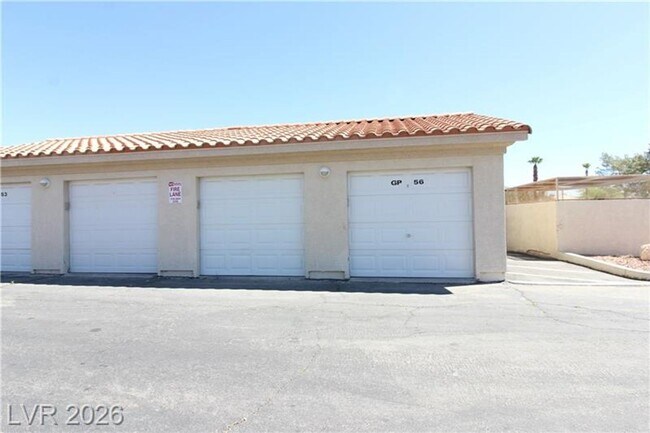 Building Photo - 2 Bedroom Condo w/ 1 CAR GARAGE