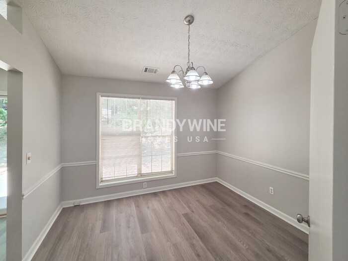 Building Photo - 5900 Homestead Cir