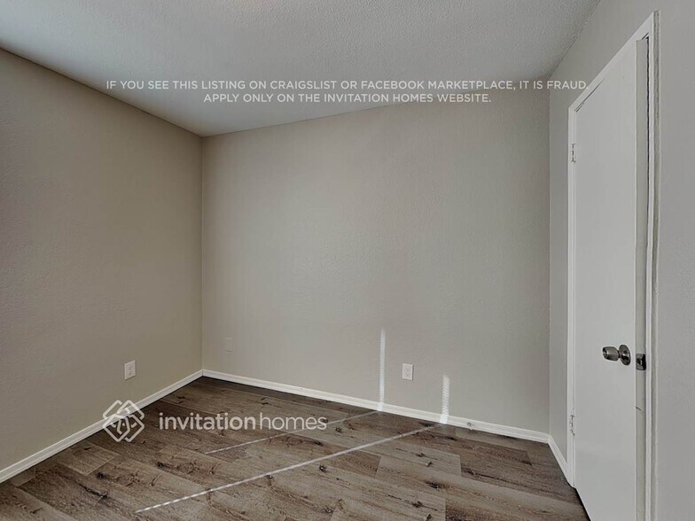 Building Photo - 1624 W Behrend Dr