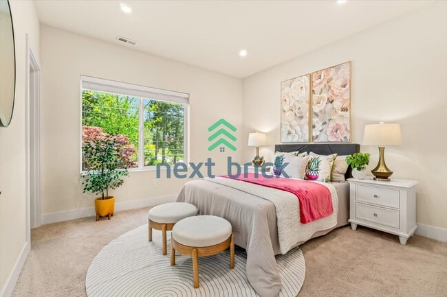 Building Photo - Spacious 3-Bed Home with 2.5 Baths in Prime Bothell Location – 2500 Sq Ft of Comfort!