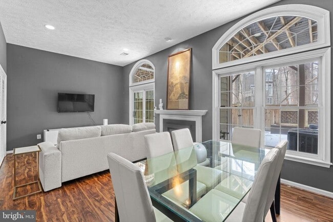 Building Photo - 11433 Heritage Oak Ct