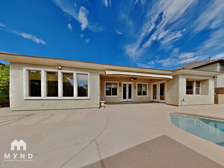 Building Photo - 2716 S Quinn Ave