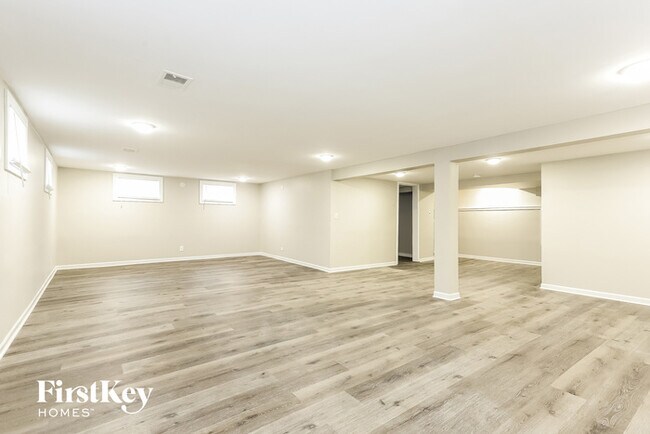 Building Photo - 1018 E 161st Pl