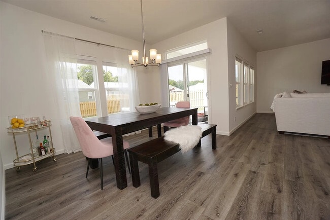 Building Photo - 2922 Poinciana Dr