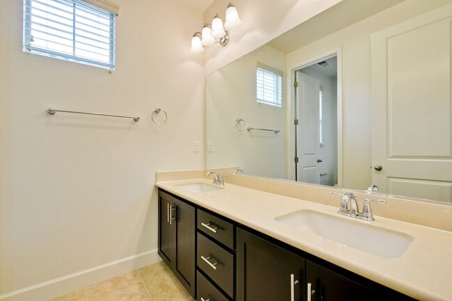 Building Photo - Gorgeous Santa Clara Home with Pool, EV Ho...