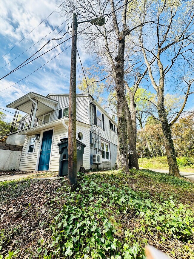 Building Photo - 231 Rogers Ave