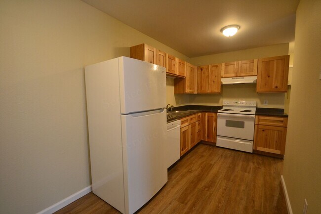 Building Photo - Marshfield Apartments