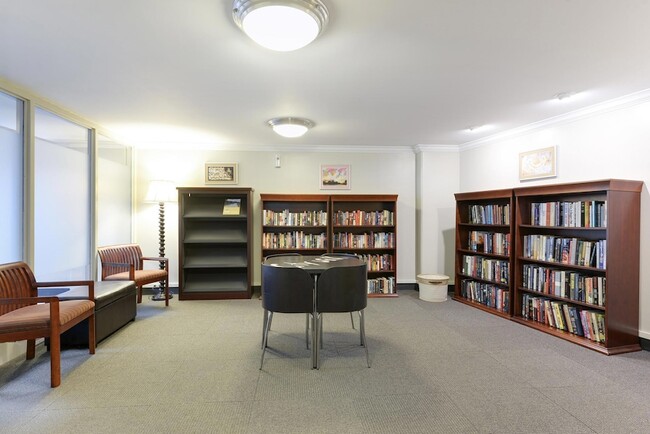 Building Photo - 66 9th St E