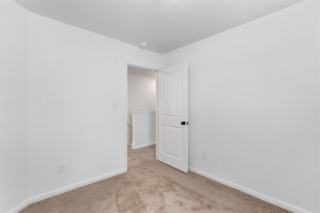 Building Photo - 2002 W 2nd St