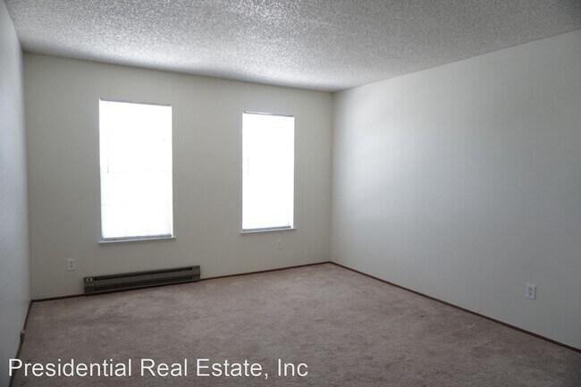 Building Photo - 935 Azure St