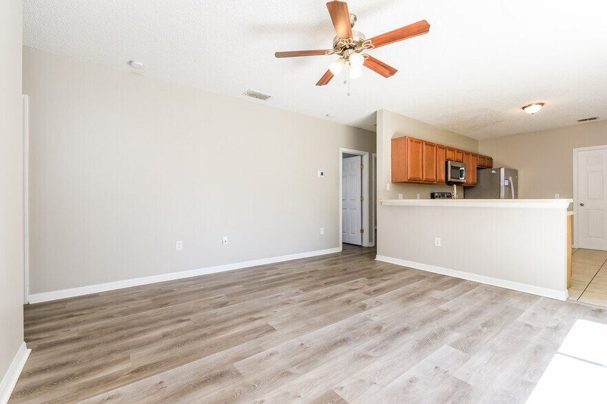 Building Photo - 1009 Dudley Dr