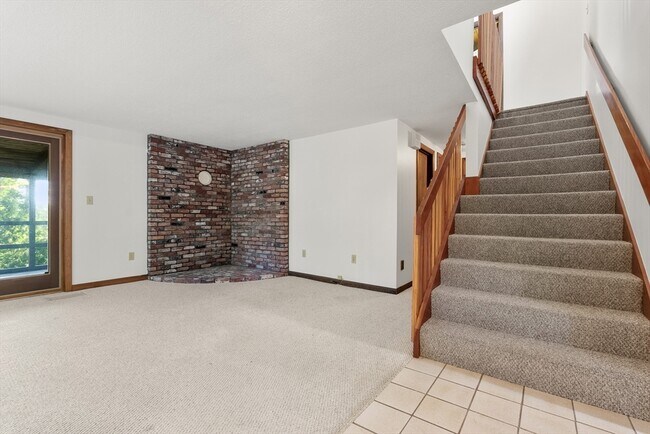 Building Photo - 4 Tanglewood Rd