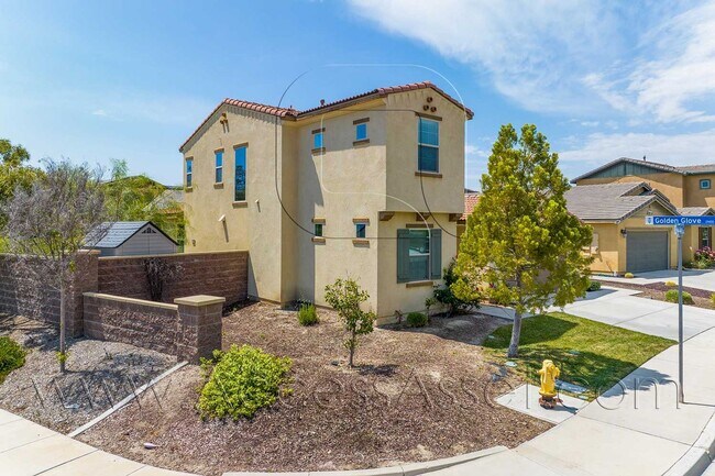 Building Photo - Stunning  Two-Story 4 Bed/3 Bath Home in B...