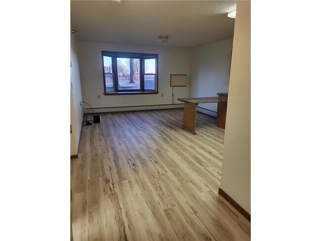 Building Photo - 609 Main St S