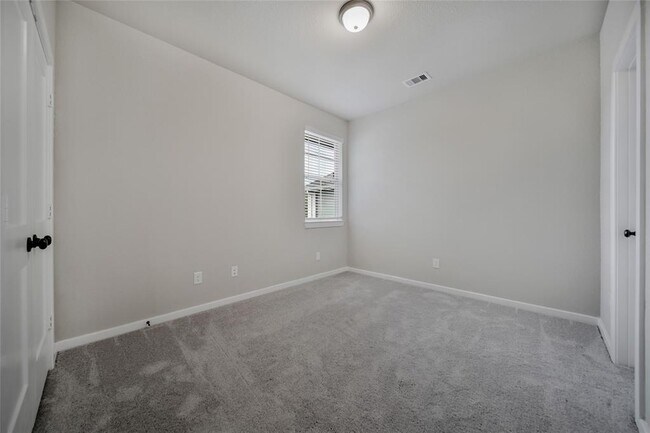 Building Photo - 555 Longleaf Pine Dr
