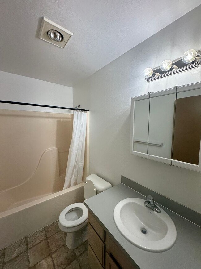 Building Photo - y90312