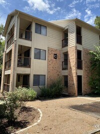 Building Photo - 421 W San Antonio St