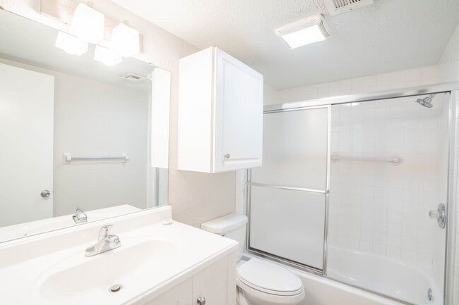 Building Photo - S Hudson Ave Duplex