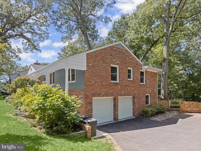 Building Photo - 12516 Two Farm Dr