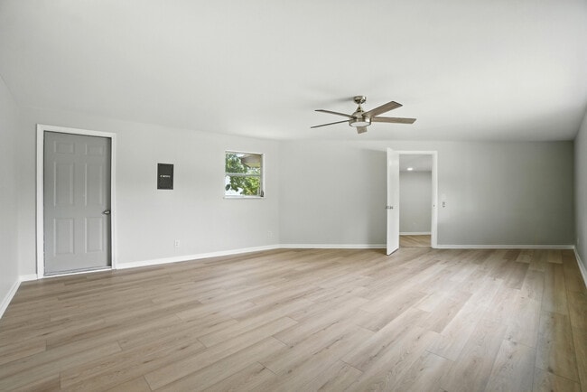 Building Photo - 219 Avondale Rd