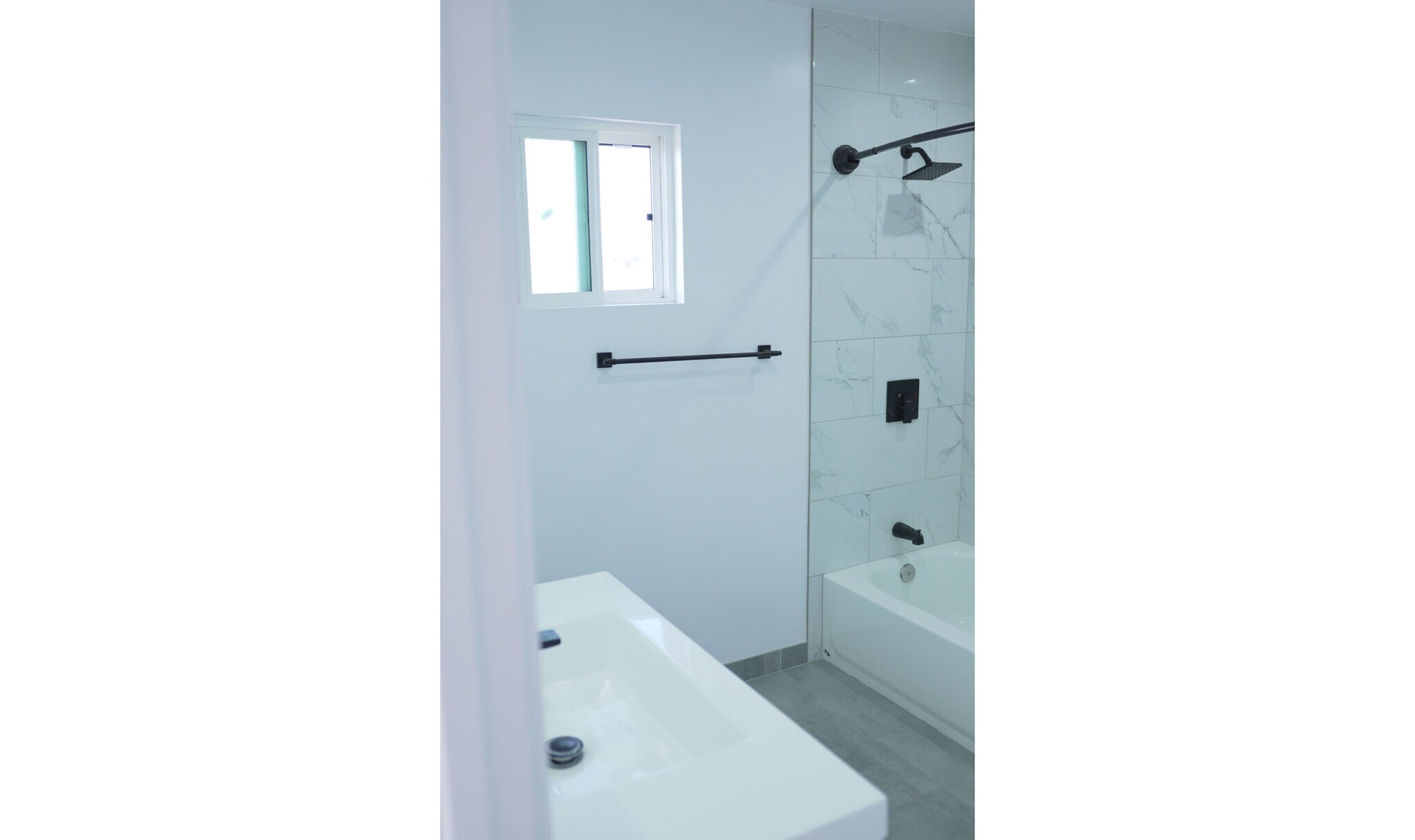 Building Photo - 6106 S Fairfax Ave