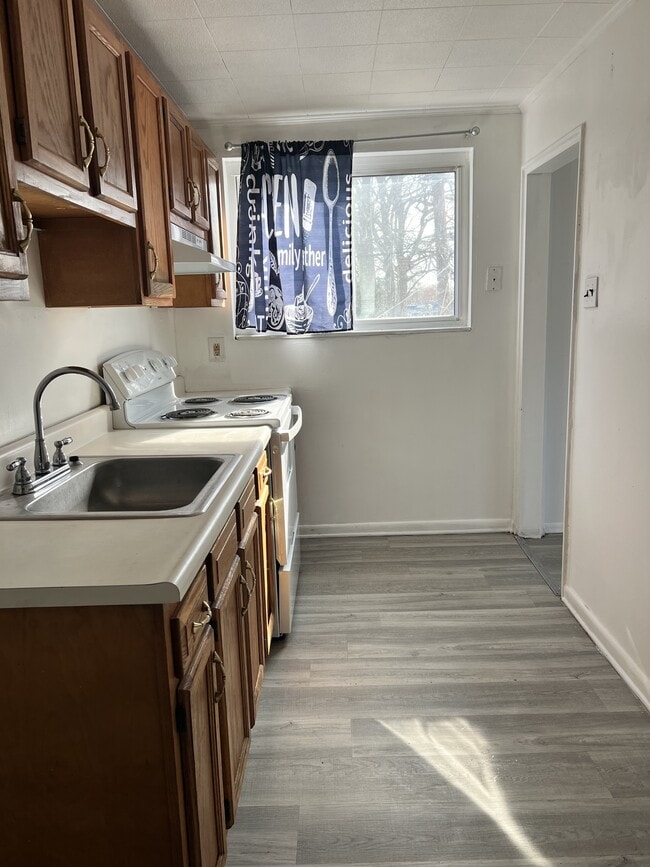 Building Photo - 51 Madison Dr