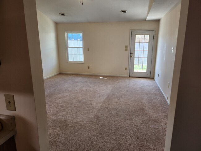 Building Photo - 1719 Wood Song Ln