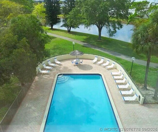 Building Photo - 2322 S Cypress Bend Dr