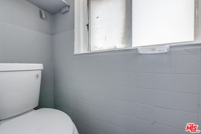 Building Photo - 256 W Florence Ave