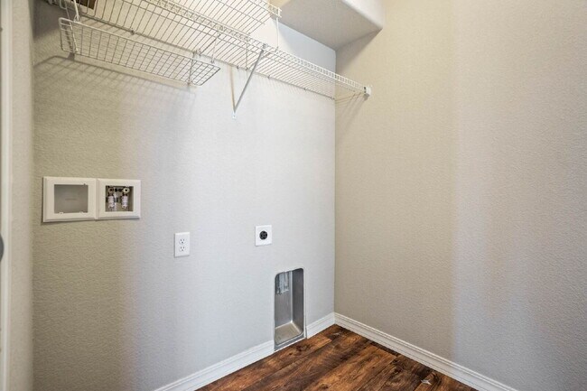 Building Photo - Charming 2-Bed, minutes to Fort Carson,  Peterson Space Force and downtown Colorado Springs.