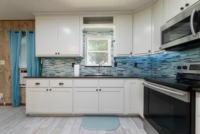 Building Photo - 865 Verdi Rd