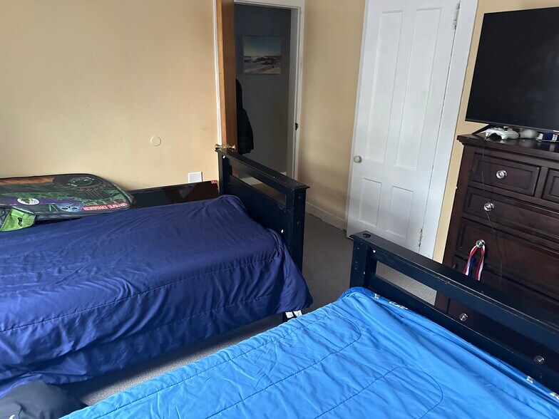 Building Photo - 58 Tolland St