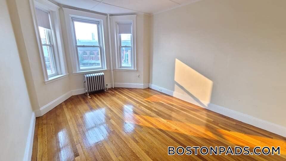 Building Photo - 1179 Boylston St