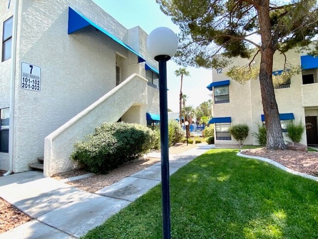 Building Photo - Available For Viewing On October 1, 2025. ...