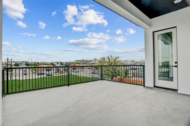 Building Photo - 6814 Hartland St