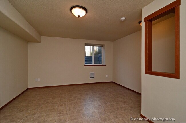 Building Photo - Beautiful Townhome! Flawless Location!