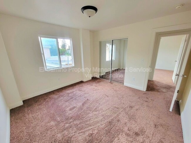 Building Photo - 1424 E 59th St