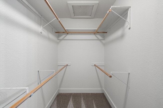 Building Photo - Updated Amazing Townhome