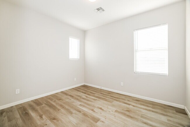 Building Photo - 12125 W Remuda Dr