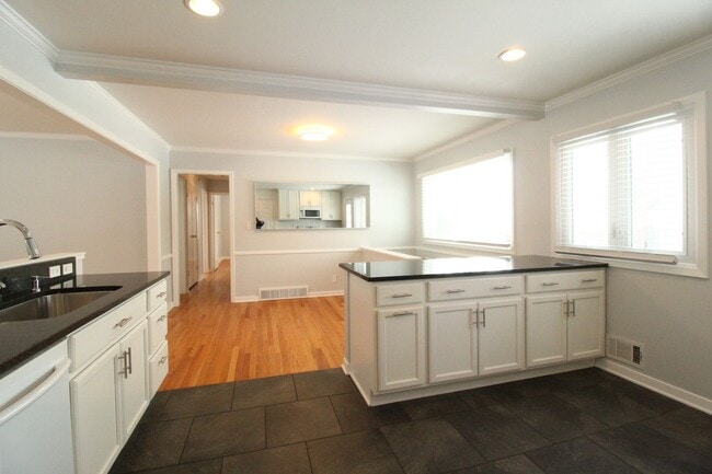 Building Photo - February FREE On This 3 Bedroom 2 Bath Home In Overland Park