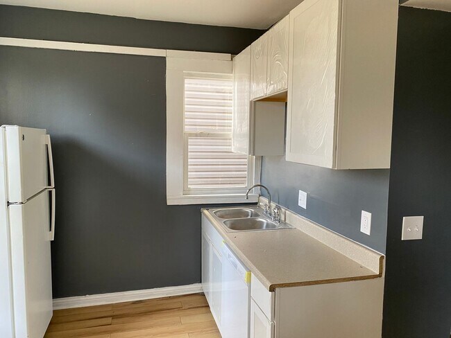 Building Photo - 2531 Deming Ave