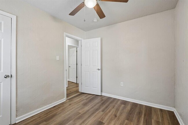 Building Photo - 510 N Marshall Dr