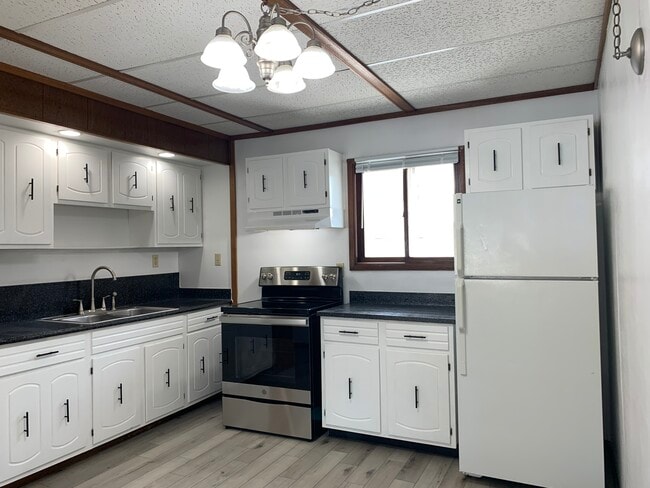 Building Photo - 1420 Maricopa Dr