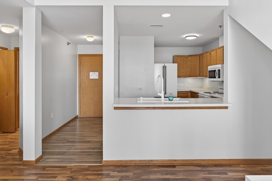 Building Photo - 301 Harbour Town Dr