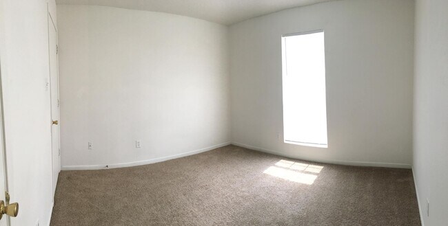 Building Photo - 5817 Medina Dr